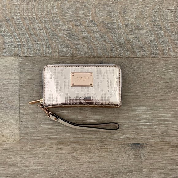 rose gold wrist bag